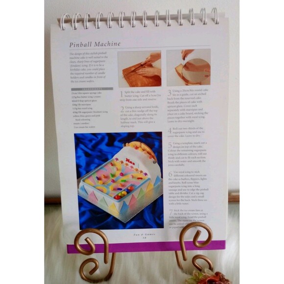 Kids' Party Cakes by Molly Perham 130 Step By Step Recipes For Every Occasion - Picture 3 of 9